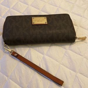 Great Michael Kors zip around wallet